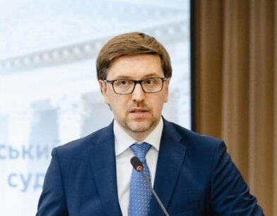 «Вищий антикорупційний суд, на жаль, взагалі не має умов, зокрема, приміщення (залів суду, вартових відділень, кабінетів тощо) які критично необхідні будуть для організації роботи ВАКС та АП ВАКС вже у збільшеному складі», – зазначає керівник апарату ВАКС Богдан Крикливенко у коментарі Interfax-Ukraine.